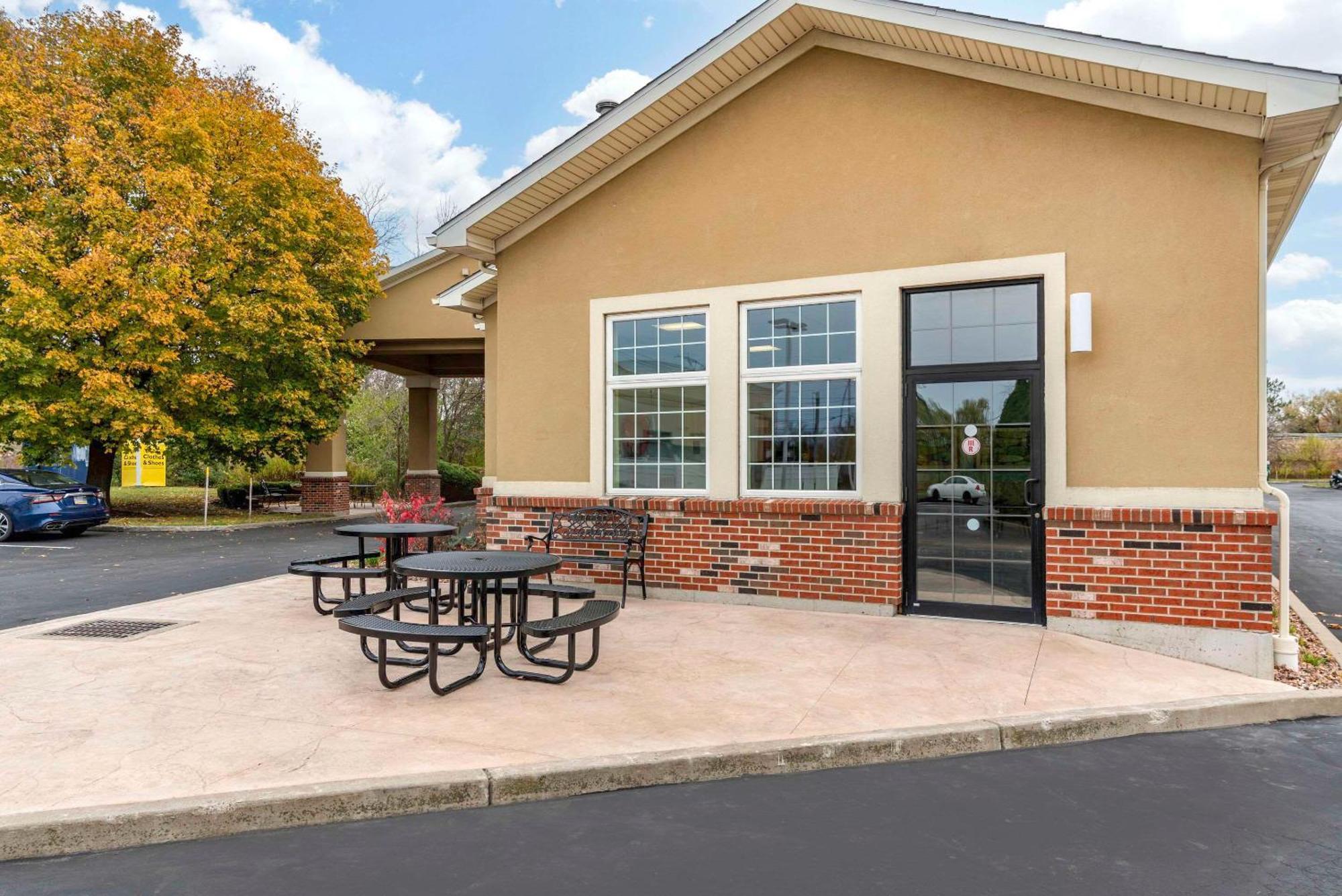 Comfort Inn University Amherst Exteriör bild